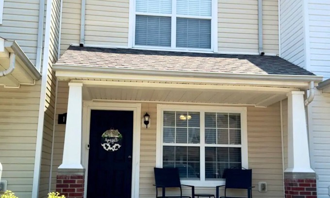Clarksville Condominio | Charming 2-bedroom condo with AC and WiFi in welcoming Clarksville