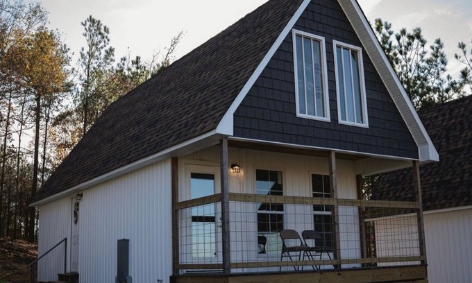 Guntersville Cabina | Charming 2-bedroom cabin with WiFi, AC 5 minutes away from Lake Guntersville