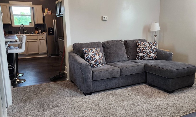 Near Eastside Casa | Charming 2-bedroom house with AC, WiFi close to Downtown Indianapolis