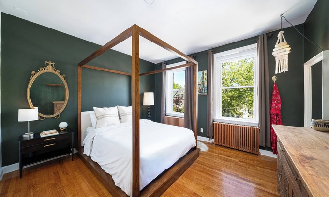 West Side Apartamento | Charming 2-bedroom apartment with Outdoor Space, WiFi, AC in vibrant Jersey City