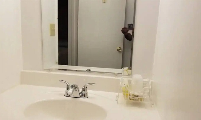 Lake George Apartamento | Charming 2-bedroom hotel suites with AC, WiFi in lovely Lake George