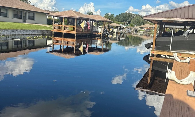 Lake Placid Casa | Charming 2-bedroom house with AC, WiFi on canal with Lake June access!