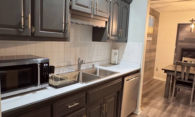 Lee's Summit Apartamento | Charming 2-bedroom apartment in fabulous Lee's Summit Downtown