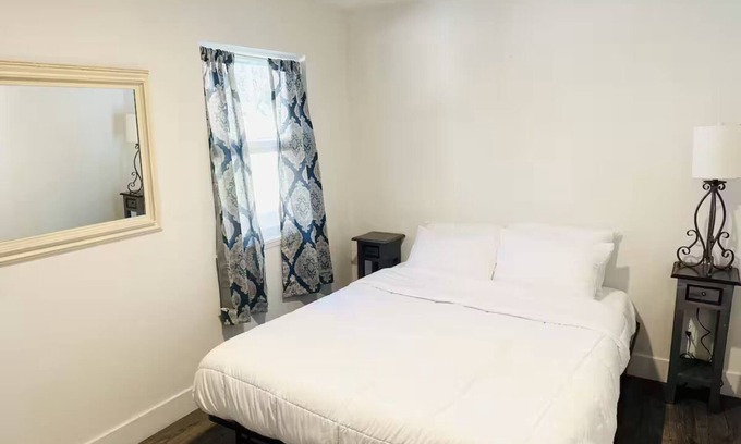 Kelseyville Cabina | Charming 2-bedroom cabin with Wi-Fi included in Loch Lomond