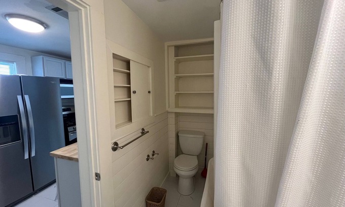 Fairgrounds Casa | Charming 2-bedroom house in awesome New Orleans with WiFi, AC