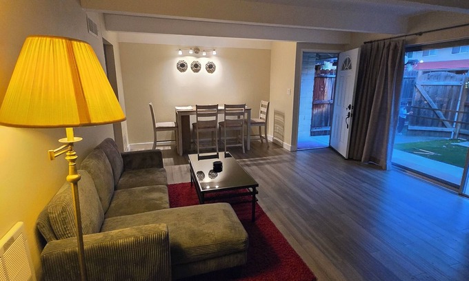 Rohnert Park Condominio | Charming 2-bedroom condo with WiFi, AC in enchanting Rohnert Park