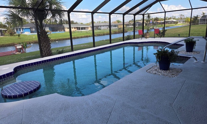 Oakland Hills Casa | Charming 2-bedroom house in wonderful Rotonda West with AC and private pool