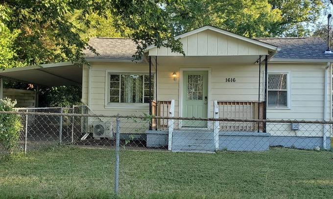 Springfield Casa | Charming 2-bedroom house in enchanting Springfield.