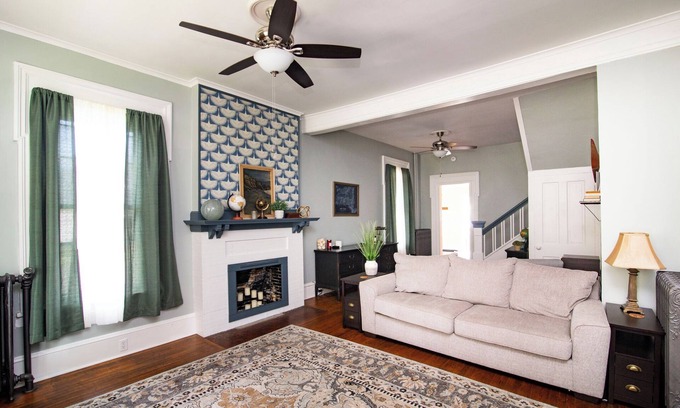 Watkins Glen Apartamento | Charming 2-bedroom apartment overlooking park in the Village of Watkins Glen