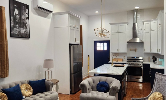 Seventh Ward Cabaña | Charming 2-BR, 2-bath cottage w/ AC, Heat, WiFi and 5 min from French Quarter.