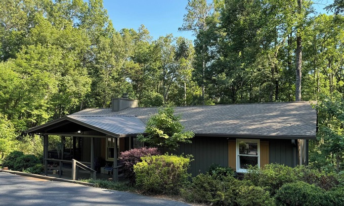 Salem Casa | Charming 2-BR/2BA home in Keowee Key, utilities and amenities included!
