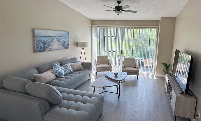 Greater Northdale Condominio | Charming 2 BR condo with golf course views in North Tampa area!