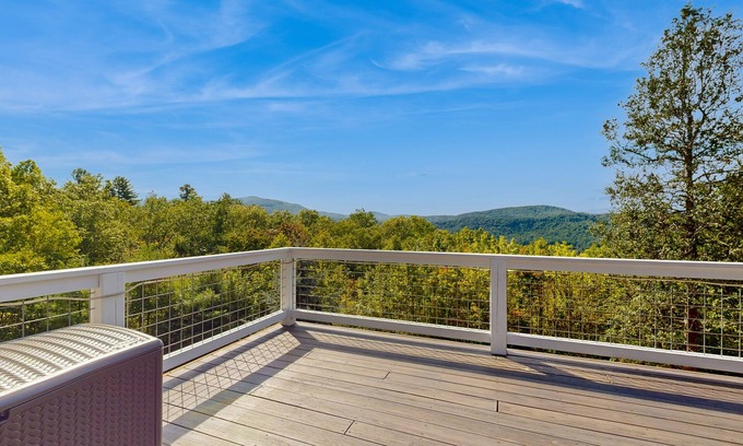 Penrose Casa | Charming 2 BR home with Stunning Views from outdoor deck