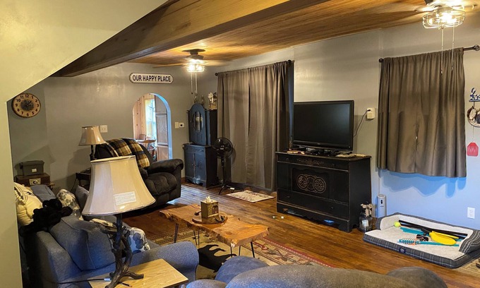Marienville Casa | Charming 2-bedroom house in lovely Marienville with AC. Close to ATV trails.