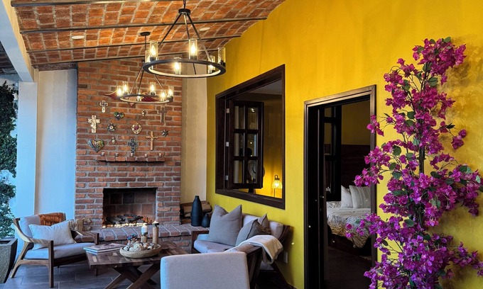 Jiquilpan de Juárez Casa | Charming 2-bedroom house with AC, WiFi in peaceful Jiquilpan de Juárez