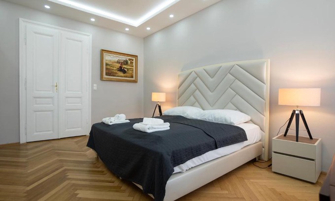 Wahring Apartamento | Charming 2-Room Apartment with Balcony, 15 Min to Center