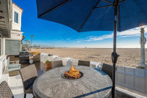 Balboa Peninsula Casa | Charming 2 Story and 4 Bedroom Home on the Boardwalk