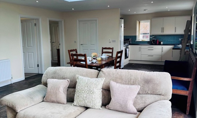 Maidstone Casa | Charming 2BD Country Bungalow on Working Farm in Kent Countryside
