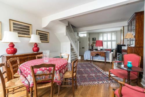 Hammersmith Broadway Apartamento | Charming 2BD House with Garden in Hammersmith