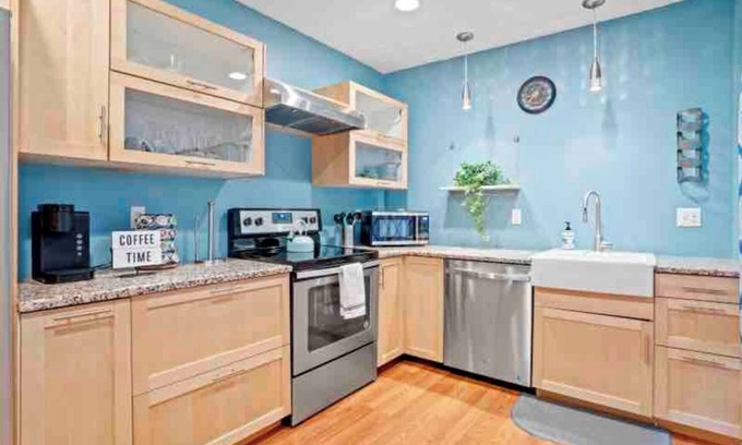 Lambertville Casa | Charming 2bd row home in Lambertville, a quick walk from city center