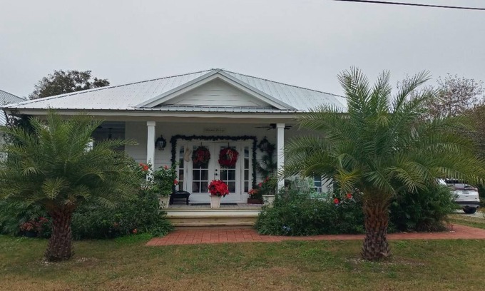 Fernandina Beach Cabaña | Charming 2bdrm cottage in beautiful & historic Fernandina Beach on Amelia Island