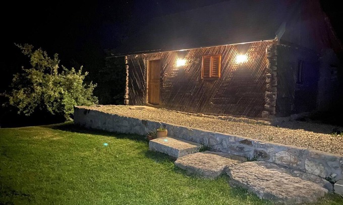 Carasova Cabaña | Charming 2bed Cottage in Carasova, Banat Mountains