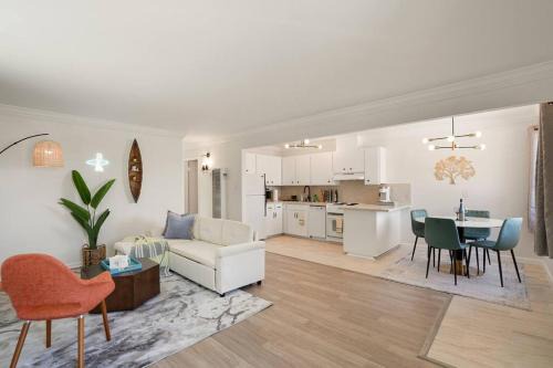Pacifica Apartamento | Charming 2Bedroom 1Bathroom with Breathtaking Mountain, Sunset and Ocean Views
