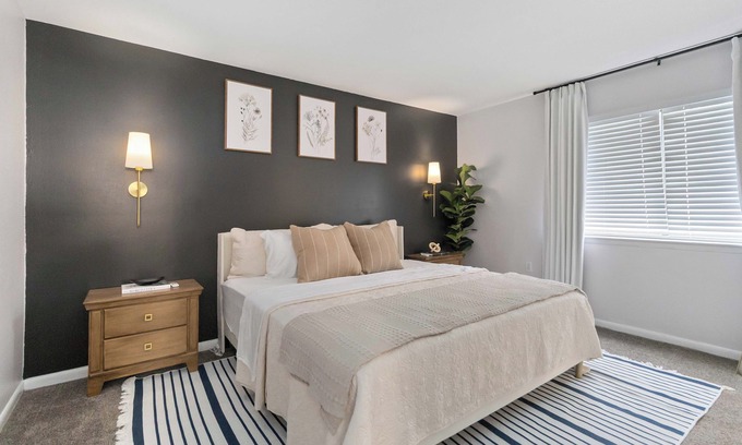 Charlotte Condominio | Charming 2BR/1.5BA Condo Near NoDa & Uptown Free Parking + Full Kitchen