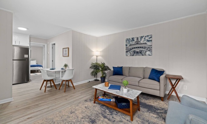 Durham Apartamento | Charming 2BR 1BA Apt w/In Unit Washer & Dryer Near Duke, Downtown Durham & RTP