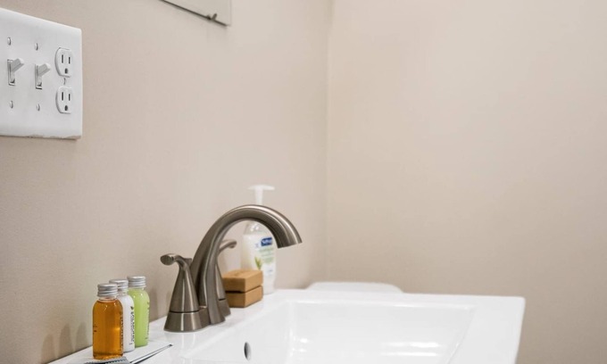 Bowling Green Casa | Charming 2BR/1BA home Near WKU