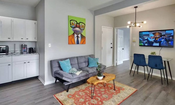 Metro Center Casa | Charming 2BR Apartment Near Downtown Springfield