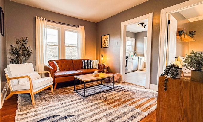 Roselawn Finance Apartamento | Charming 2BR Apt Close to Historic Mariemont, 15 Minutes from Cincy Downtown