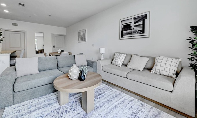 East Oak Hill Apartamento | Charming 2BR Apt w/ Hill Country Setting & City Access