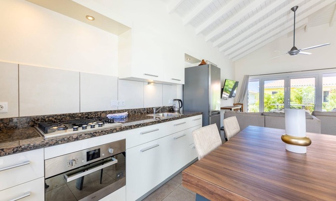Sint Michiel Apartamento | Charming 2BR Apt With Tropical Garden Pool