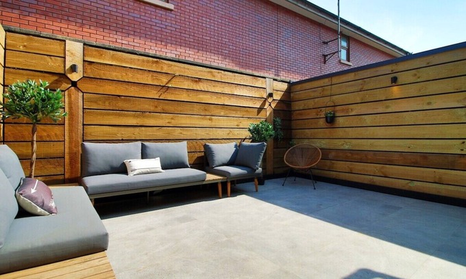 Gabalfa Apartamento | Charming 2BR Cardiff Oasis with Private Courtyard