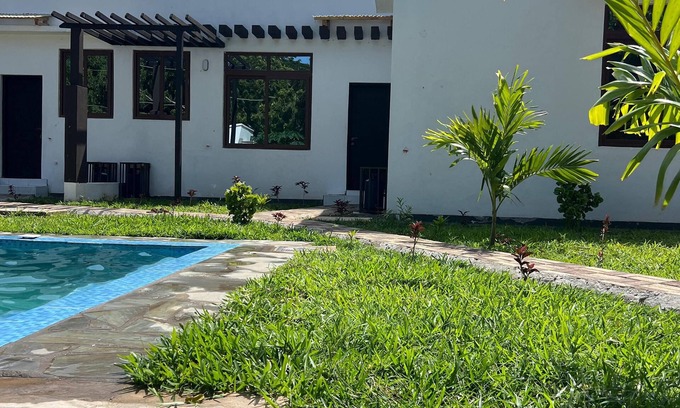 Gede Casa | 2-bedroom house in charming Kilifi with AC, WiFi. Relax and unwind