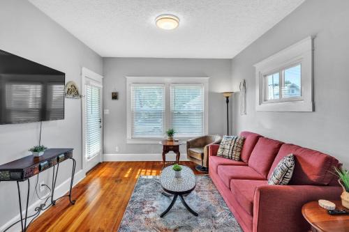 New Albany Casa | Charming 2BR Hot Tub Getaway home
