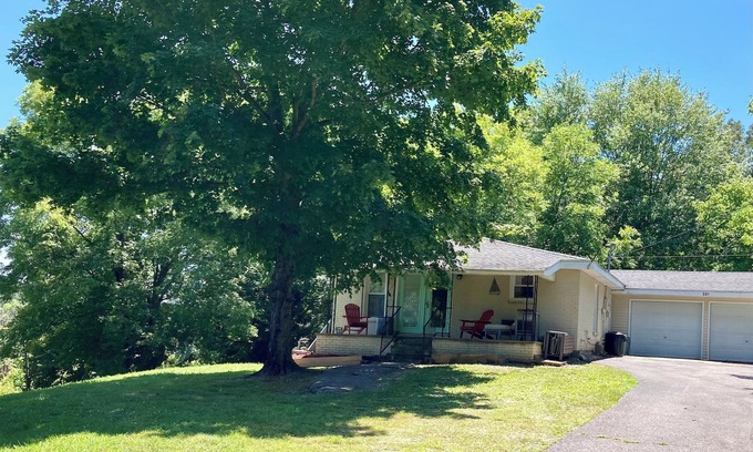 Grand Rivers Casa | Charming 2BR near Lake Barkley – fully equipped and ready for your stay!