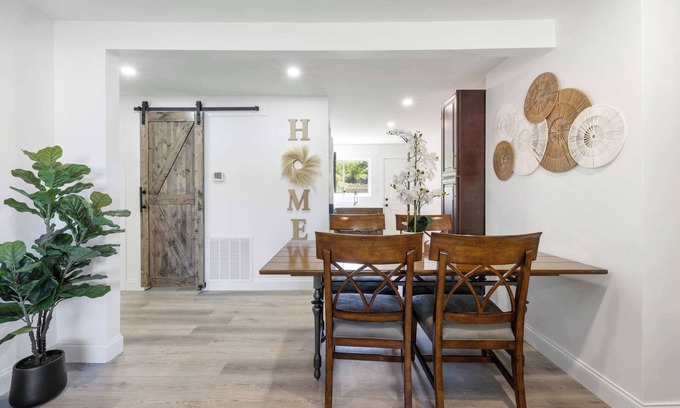 Oakdale Casa | Charming 2BR Retreat – Minutes to Uptown Charlotte