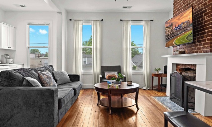 Shelby Park Apartamento | Charming 2nd-Floor Flat: 3BR, 2BA, Free Parking