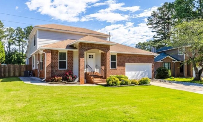 Lawrenceville Casa | Charming 3/2.5 house with huge sunroom, backyard, privacy near hwy
