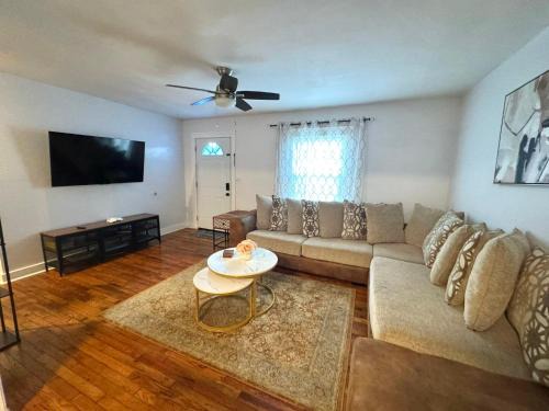 Charlotte Casa | Charming 3 BDRM in Charlotte - 1 mile to Uptown