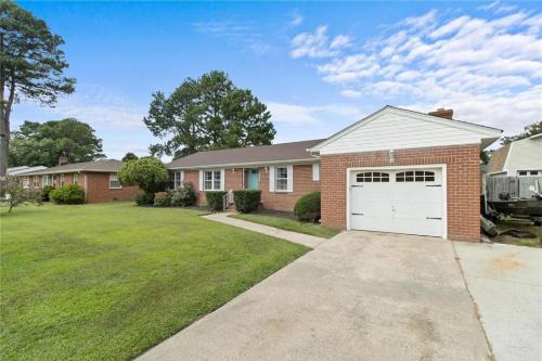 Portsmouth Casa | Charming 3-Bed Brick Home with Sunroom & Fireplace