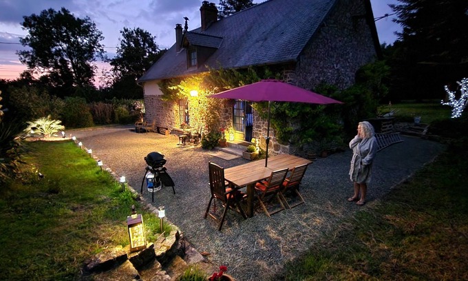 Beaucoudray Cabaña | Charming 3-Bed Cottage in Beaucoudray , Normandy