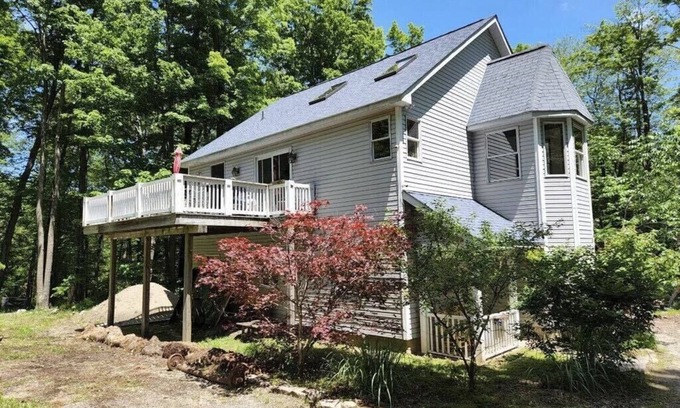 Canadensis Casa | Charming 3 bed Pocono Mountain Getaway
