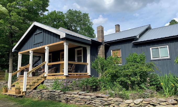 Livingston Manor Casa | Charming 3-bedroom house with HUGE yard in Livingston Manor