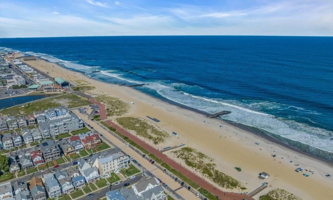 Ocean Grove Casa | Charming 3-bedroom bungalow in Ocean Grove with WiFi and AC