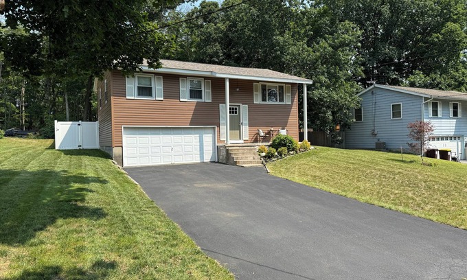 Geyser Crest Casa | Charming 3-bedroom house in Saratoga Springs close to The Race Track and SPAC