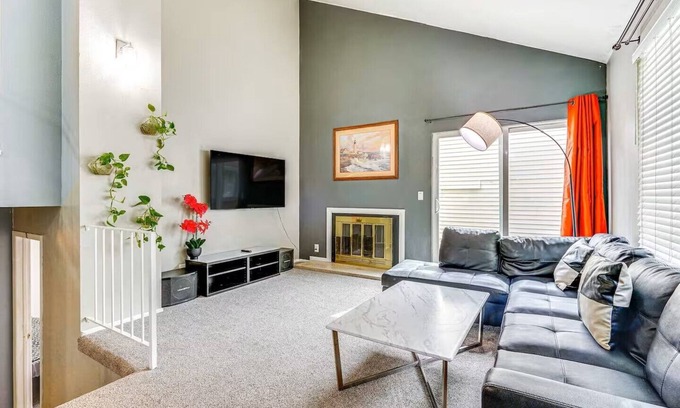 West Valley City Casa | Charming 3-bedroom townhome with WiFi and AC in West Valley City