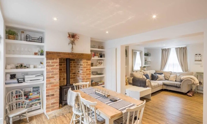 Little Shelford Casa | Charming 3 Bedroom Cottage With Lovely Garden